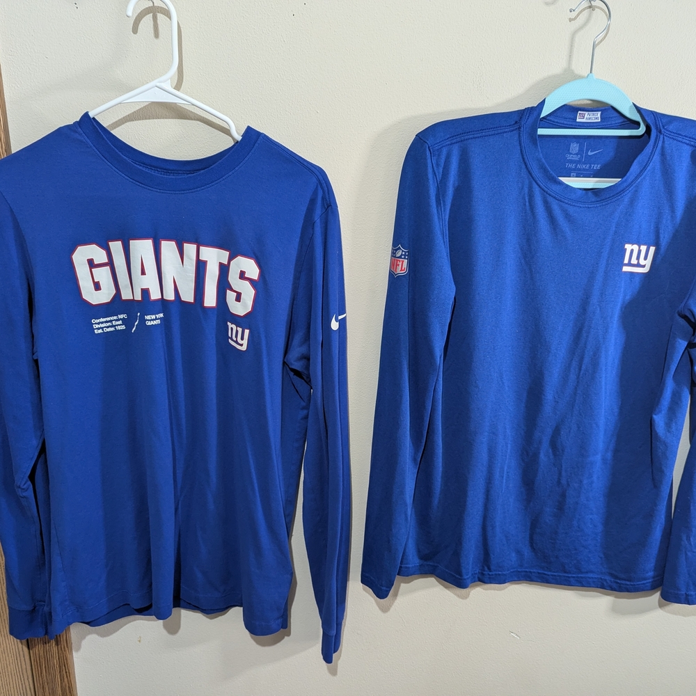Nike New York Giants long sleeve shirt bundle – both size Men’s Medium 💙🏈